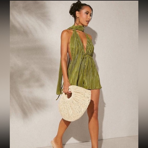 Green plunge plisse backless romper with matching scarf | size small | NWT - Picture 4 of 5